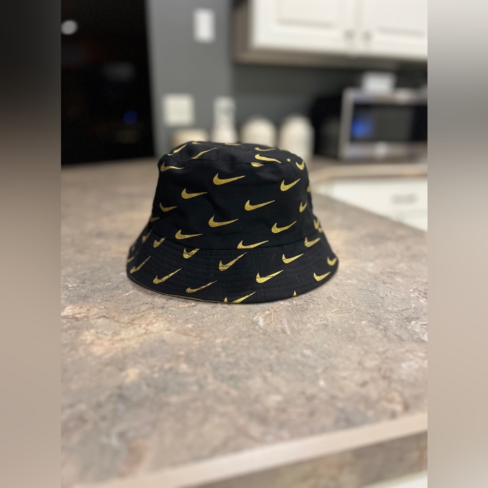 Nike Reversible Swish Logo Bucket Hat